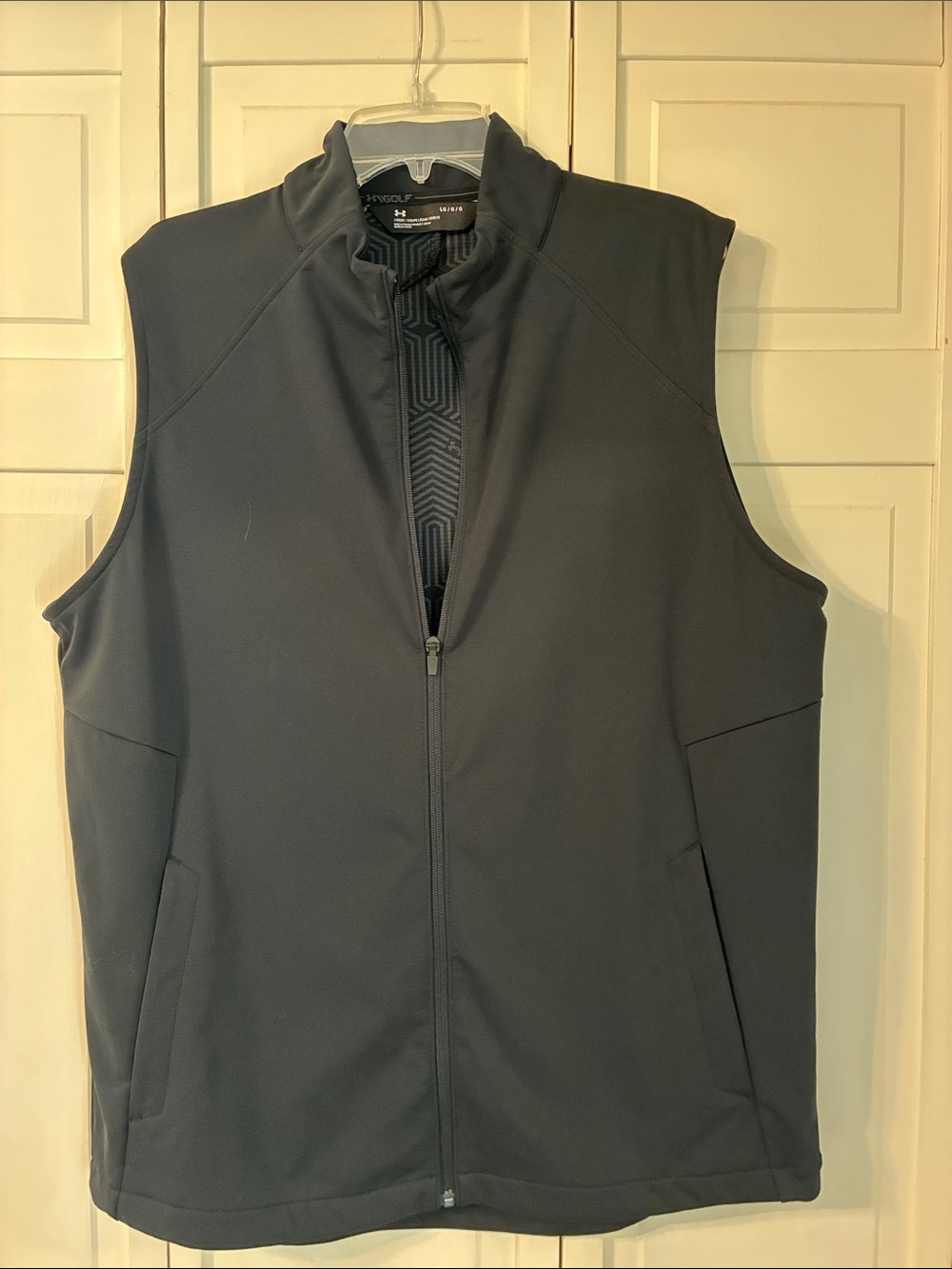 NWT Under Armour golf vest.